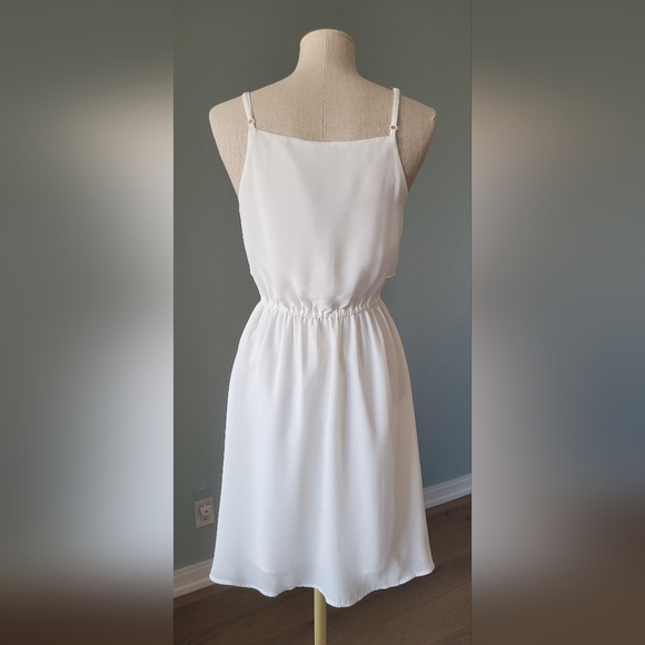 Romantic White Mini - Picture 2 of 2